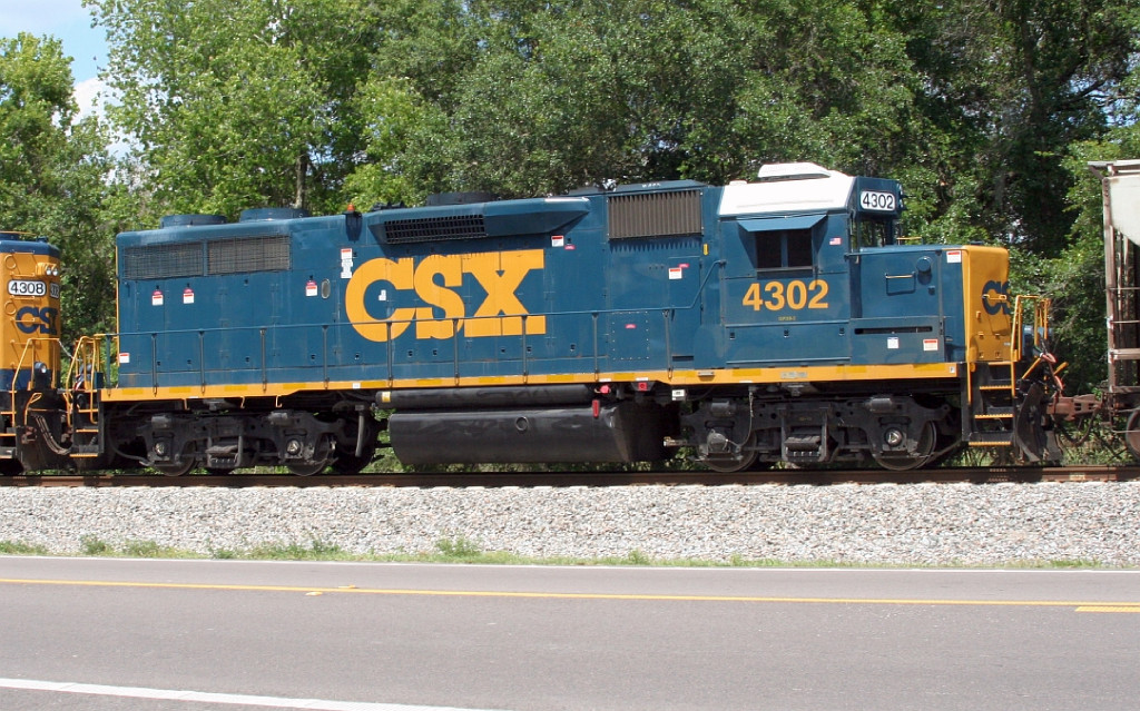 CSX 4302 on O825